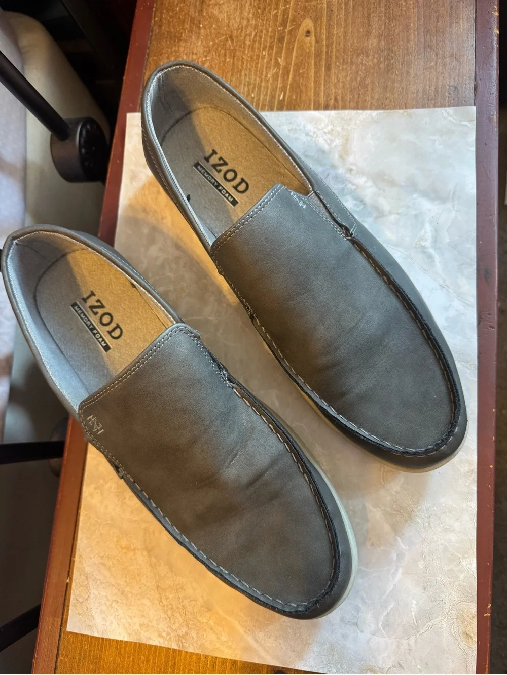 Izod  Mens Gray Slip-On Casual Loafers. Looks Comfy andComfortable Size 12 Med